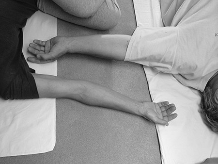 Paar beim gemeinsamen Yoga